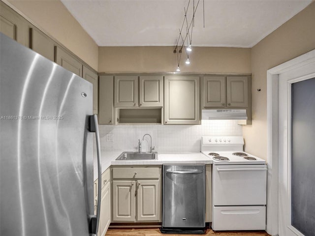 5 of 58 - 4900 Washington St 203, Hollywood, FL