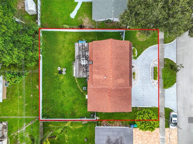 4 of 20 - 350 Nw 206th Ter, Miami Gardens, FL