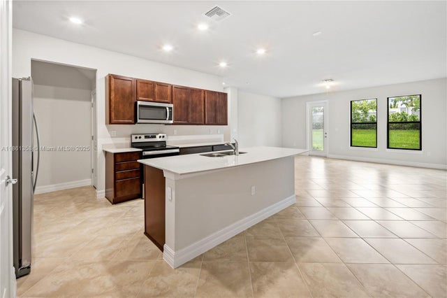2 of 20 - 4488 E Appleton Cir E, Oakland Park, FL