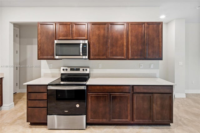 3 of 20 - 4488 E Appleton Cir E, Oakland Park, FL