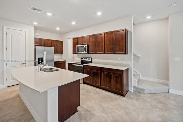 4 of 20 - 4488 E Appleton Cir E, Oakland Park, FL
