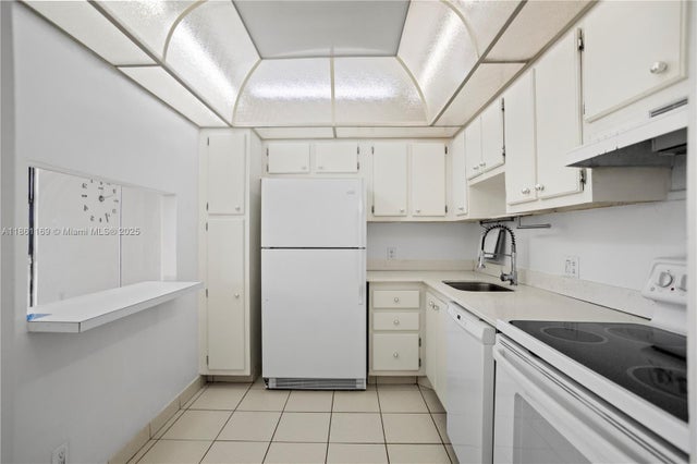 2 of 36 - 20335 W Country Club Dr 901, Aventura, FL