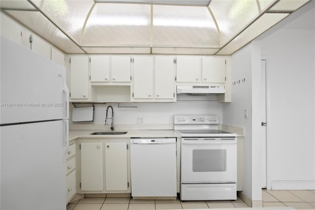 3 of 36 - 20335 W Country Club Dr 901, Aventura, FL