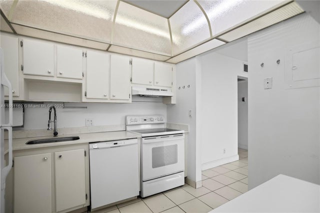 4 of 36 - 20335 W Country Club Dr 901, Aventura, FL