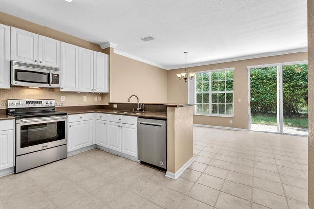 4 of 33 - 1915 Nw 79th Ter, Pembroke Pines, FL