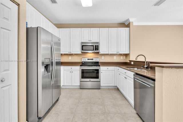 5 of 33 - 1915 Nw 79th Ter, Pembroke Pines, FL