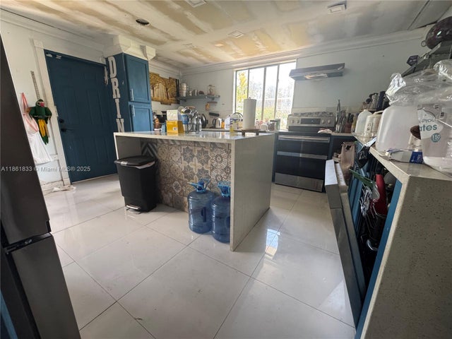4 of 11 - 3525 Sw 15th Ct, Fort Lauderdale, FL