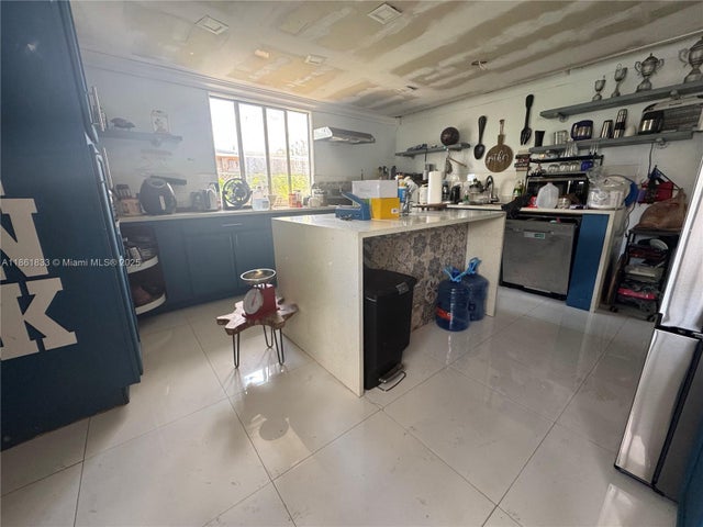 5 of 11 - 3525 Sw 15th Ct, Fort Lauderdale, FL