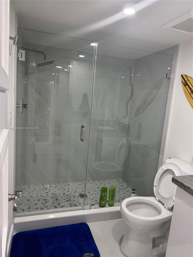 4 of 17 - 6423 Collins Ave 401, Miami Beach, FL