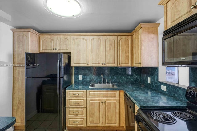 5 of 18 - 1228 West Ave 906, Miami Beach, FL