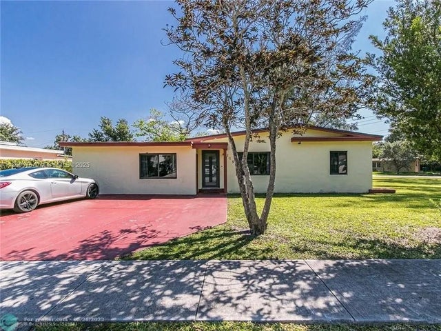 2 of 11 - 115 Marion Rd, West Park, FL