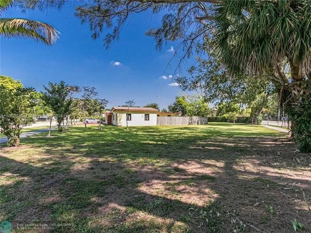 5 of 11 - 115 Marion Rd, West Park, FL