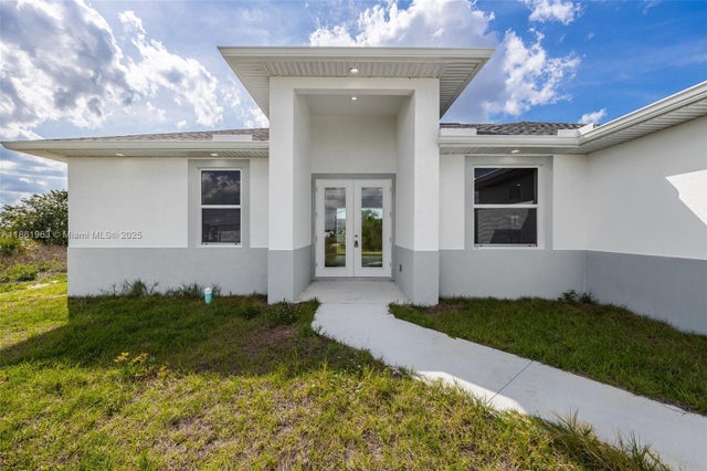 915 Marconi Loop, La Belle