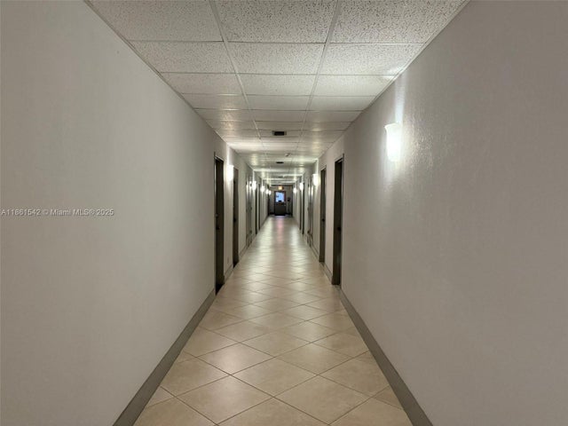 3 of 28 - 4350 Hillcrest Dr 112, Hollywood, FL