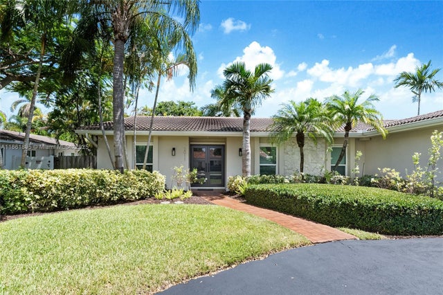 1 of 25 - 2011 Ne 211th St, Miami, FL