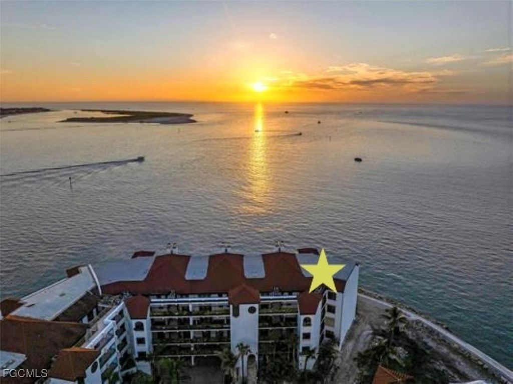 645 La Peninsula Blvd 645, Naples