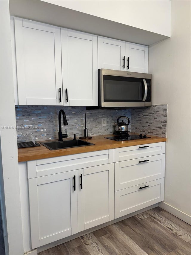 4 of 15 - 400 Kings Point Dr 105, Sunny Isles Beach, FL