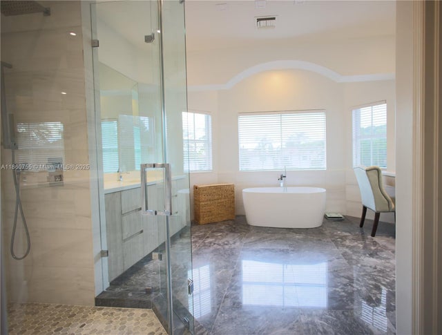 4 of 7 - 7064 Nw 113th Pl, Doral, FL