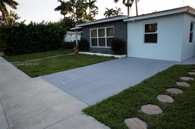 1 of 37 - 121 Ne 1st Ct, Dania Beach, FL