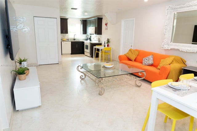 5 of 37 - 121 Ne 1st Ct, Dania Beach, FL