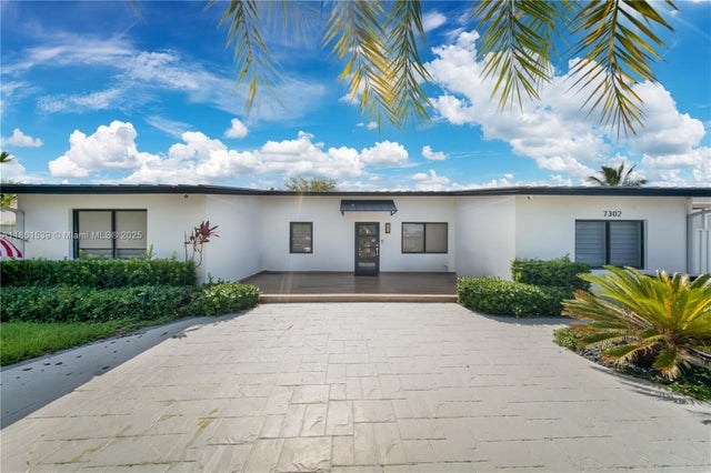 3 of 15 - 7302 Sw 134th Pl, Miami, FL