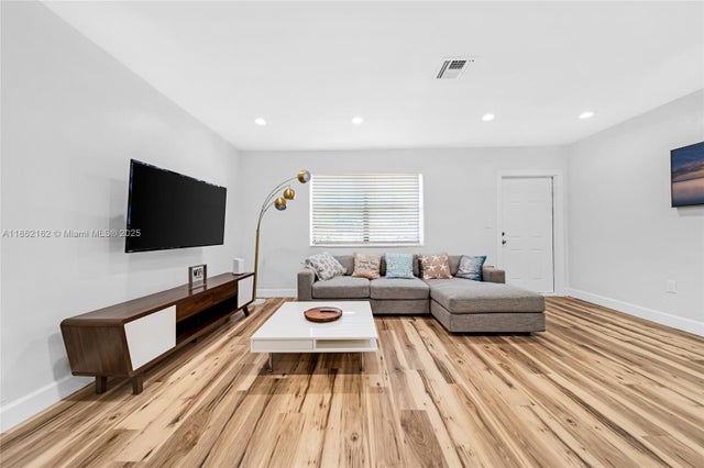 4 of 14 - 12075 Ne 10th Ave, Biscayne Park, FL