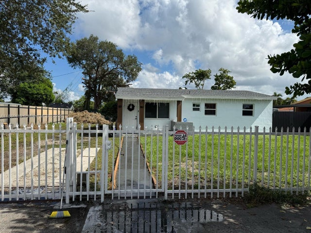 1 of 15 - 3521 Nw 171st Ter, Miami Gardens, FL
