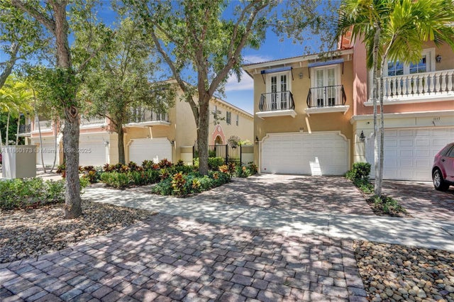 3 of 51 - 1115 Ne 14th Ave, Fort Lauderdale, FL