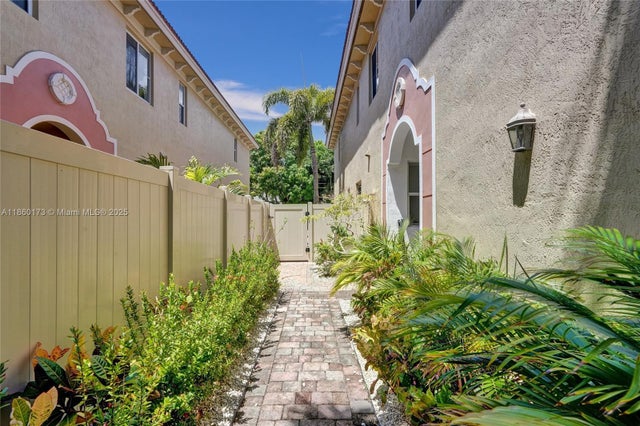 5 of 51 - 1115 Ne 14th Ave, Fort Lauderdale, FL