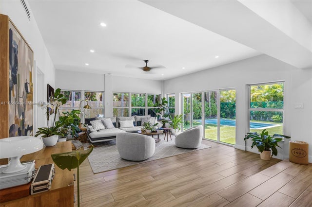 1 of 47 - 653 Glenridge Rd, Key Biscayne, FL