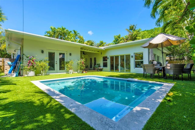 2 of 47 - 653 Glenridge Rd, Key Biscayne, FL