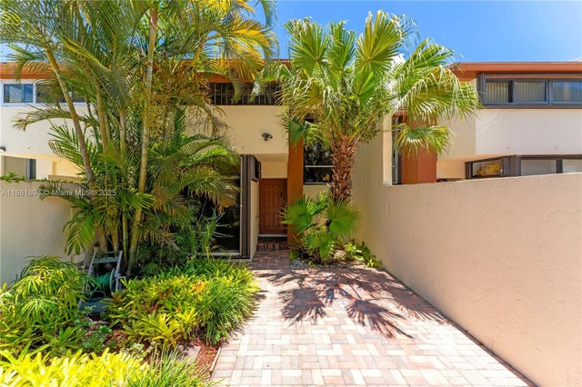 1 of 33 - 7909 Sw 105th Ave, Miami, FL