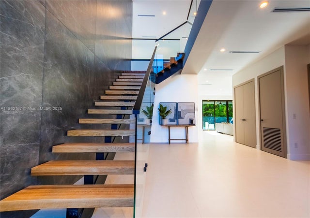 5 of 57 - 531 Ne 10th Ave, Fort Lauderdale, FL