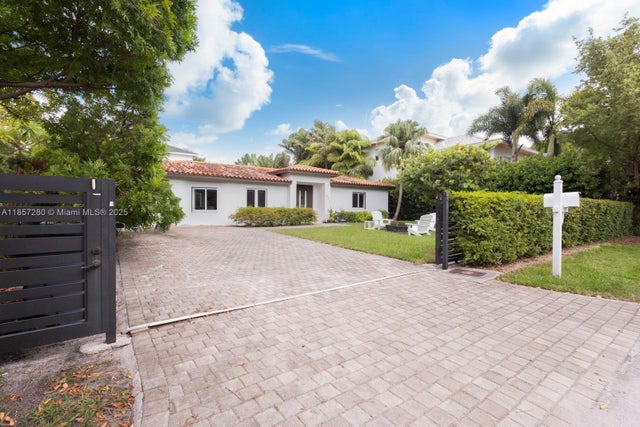 1 of 30 - 677 Hampton Ln, Key Biscayne, FL