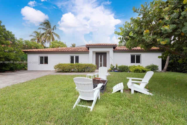 4 of 30 - 677 Hampton Ln, Key Biscayne, FL