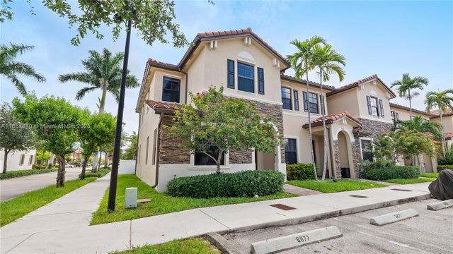 8877 W 35th Ave, Hialeah