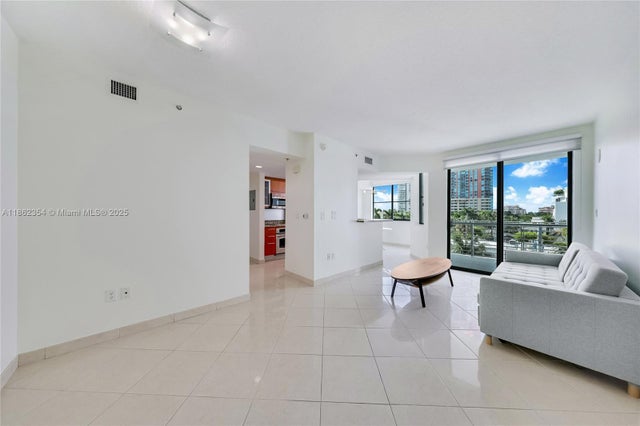2 of 12 - 110 Washington Ave 1513, Miami Beach, FL