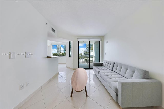 3 of 12 - 110 Washington Ave 1513, Miami Beach, FL