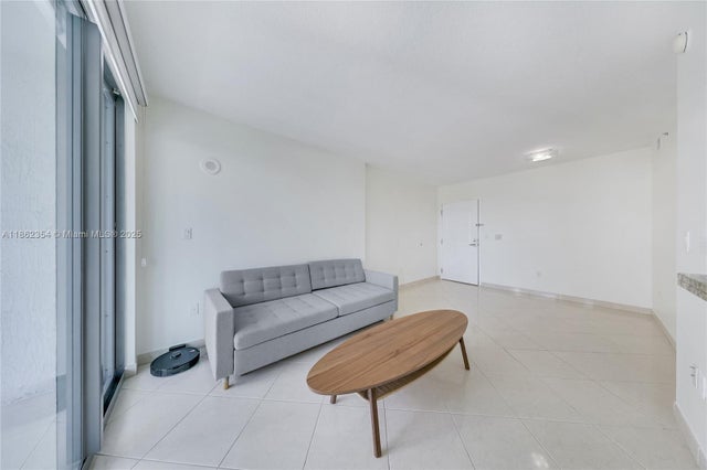 4 of 12 - 110 Washington Ave 1513, Miami Beach, FL