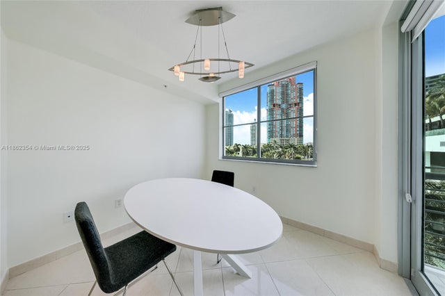 5 of 12 - 110 Washington Ave 1513, Miami Beach, FL