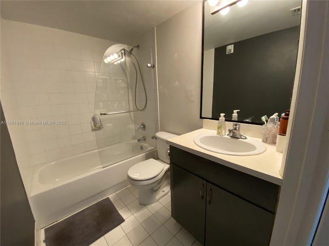 5 of 14 - 1401 Bay Rd 405, Miami Beach, FL