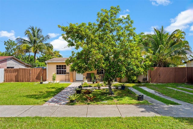 2 of 39 - 6233 Rodman St, Hollywood, FL