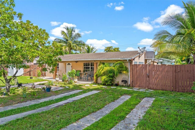 3 of 39 - 6233 Rodman St, Hollywood, FL