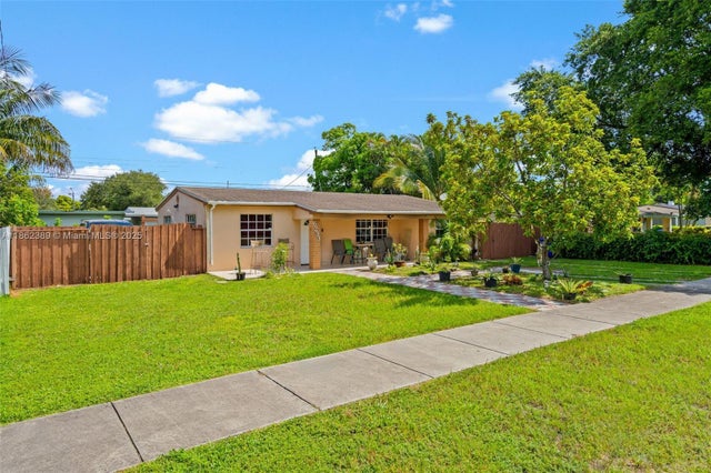 4 of 39 - 6233 Rodman St, Hollywood, FL