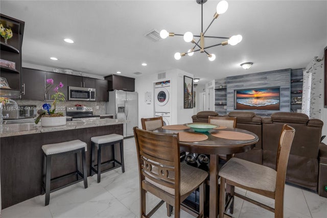 5 of 34 - 3020 Nw 45th St, Miami, FL