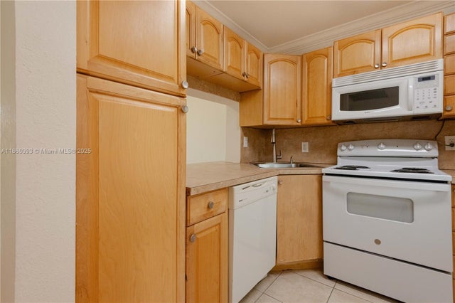 3 of 33 - 9420 Poinciana Pl 210, Davie, FL