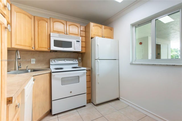 5 of 33 - 9420 Poinciana Pl 210, Davie, FL