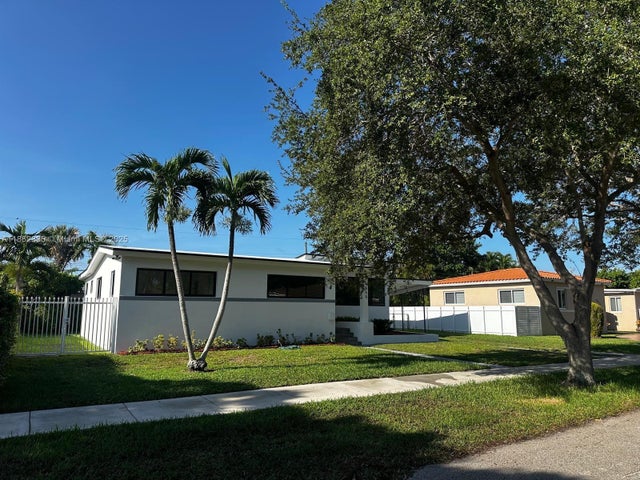 2 of 25 - 8560 Sw 27th Ln, Miami, FL