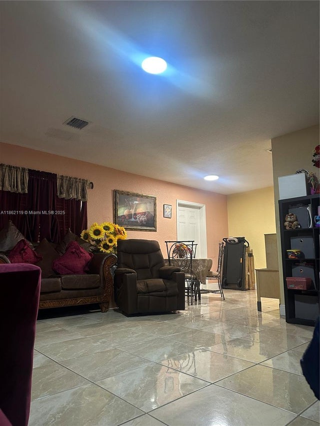 3 of 16 - 719 Harem Ave, Opa Locka, FL
