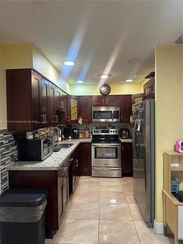 4 of 16 - 719 Harem Ave, Opa Locka, FL